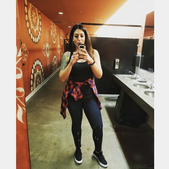 Meet your Posher, Jennifer - Picture 5 of 11